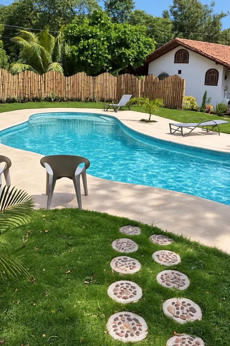 Casita Blanca and its pool