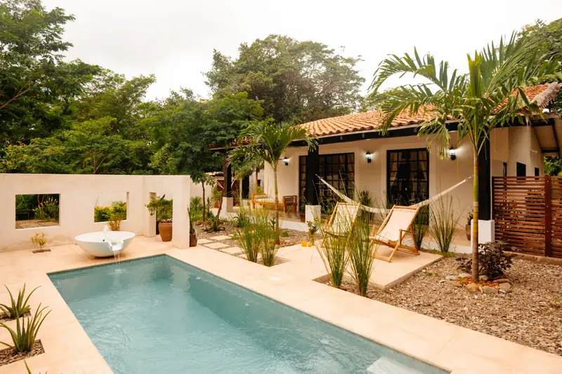 Villa Mariposa, facade and pool