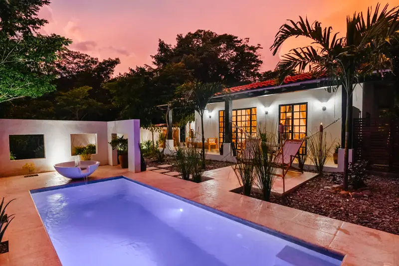 Villa Mariposa at night, the pool lit